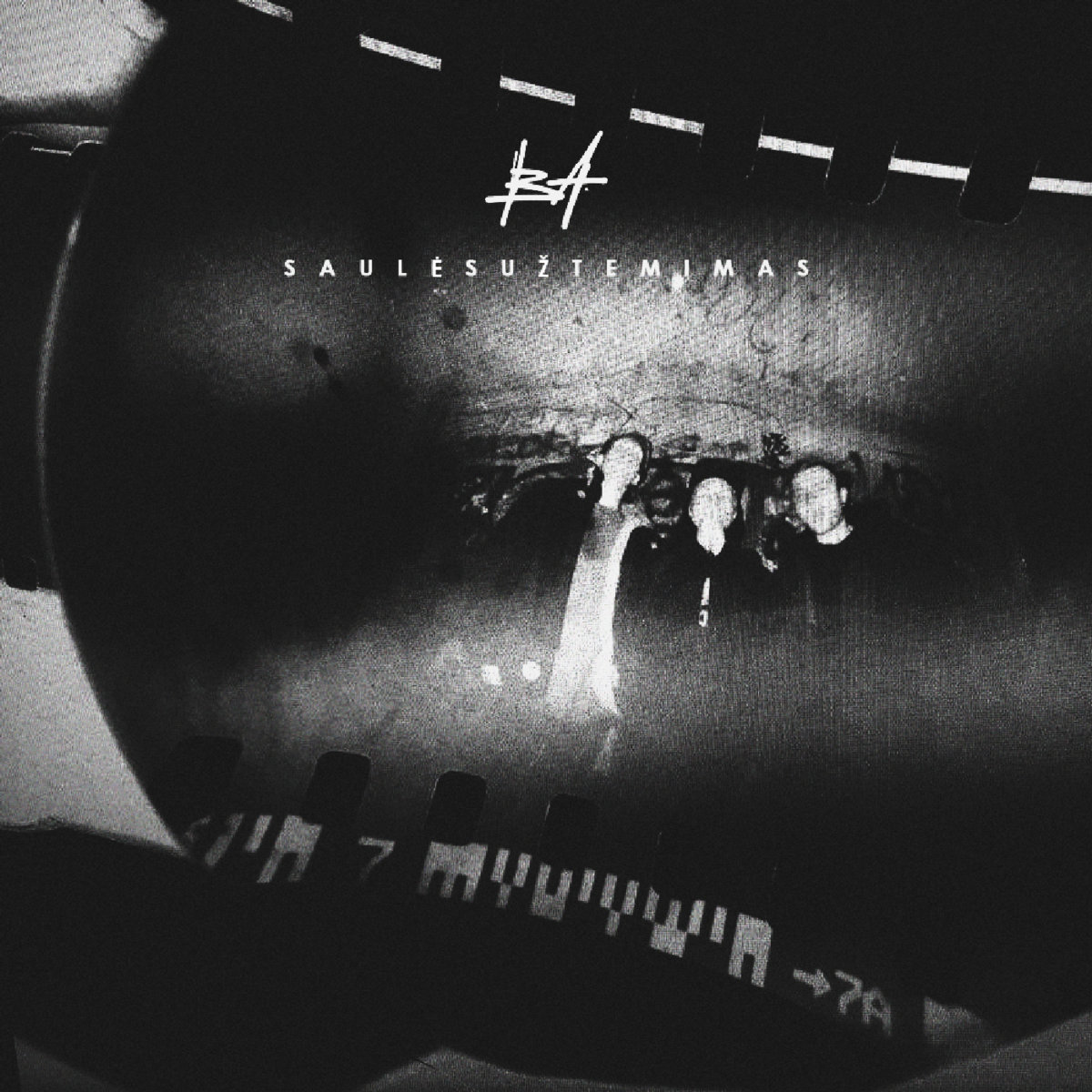 SAULĖSUŽTEMIMAS cover art